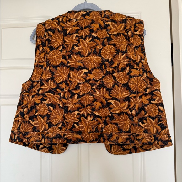 Sezane Floral Vest in Black and Gold - Picture 5 of 6